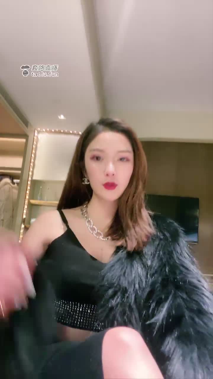 超清版 千人围观 踩女奴聊天 加定制女奴吃呕吐物