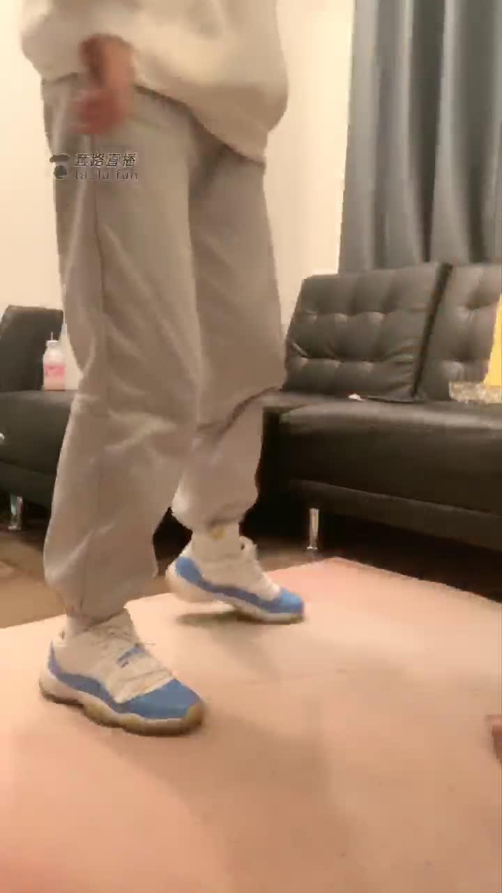 女奴艾米翻身做主子啦