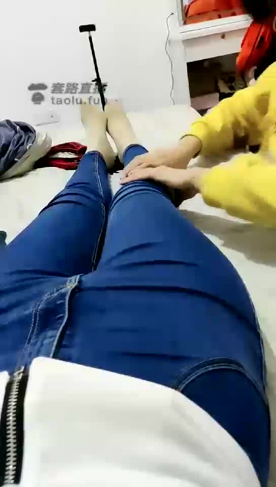 牛仔裤骑马恋足女奴