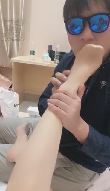  约个陌陌帅哥引导他做我的狗奴