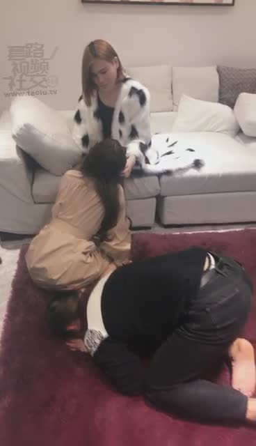  给我的女奴当奴下奴 够贱的吧