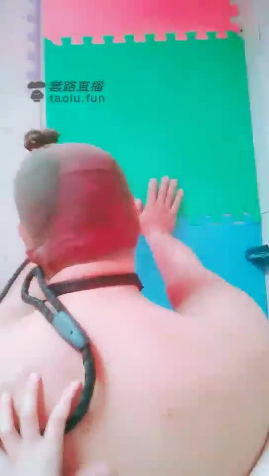 第一次调的骚狗 狠深喉喝圣水 口水舔脚骑脖子