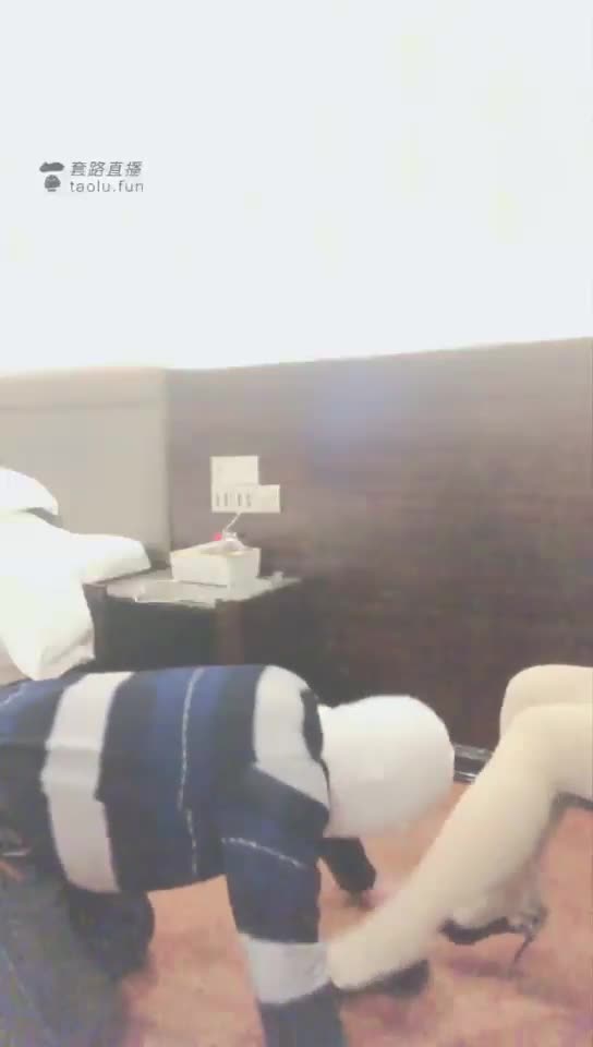 少女总裁改造员工 主奴规定 口水 踢打 跪拜