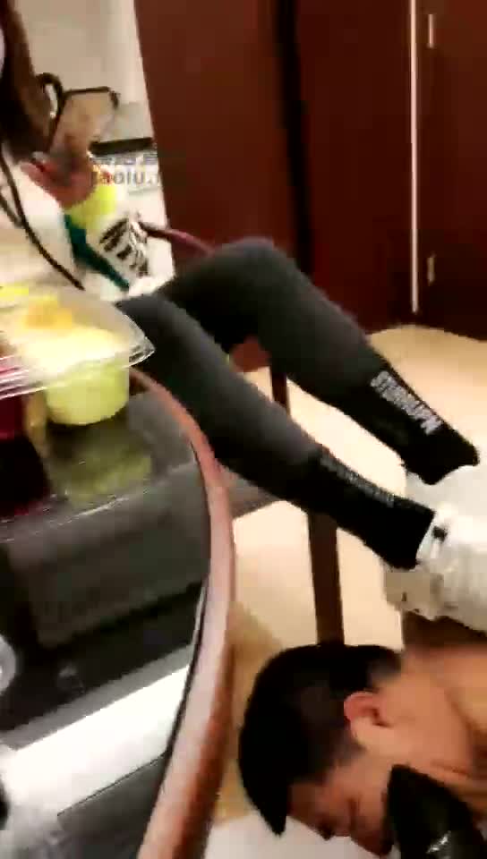 双主调教 脚底喂食 舔脚 口水 耳光