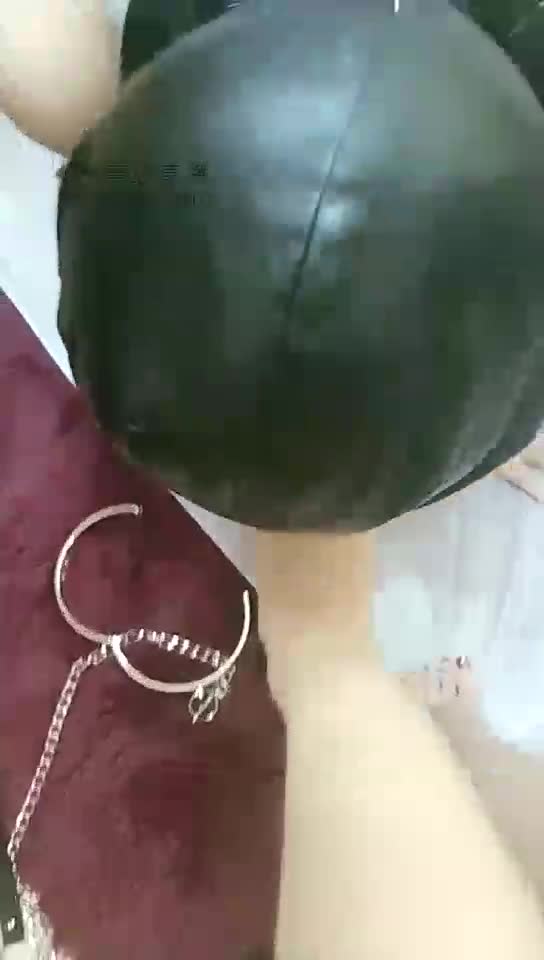裸足虐狗全面舔脚