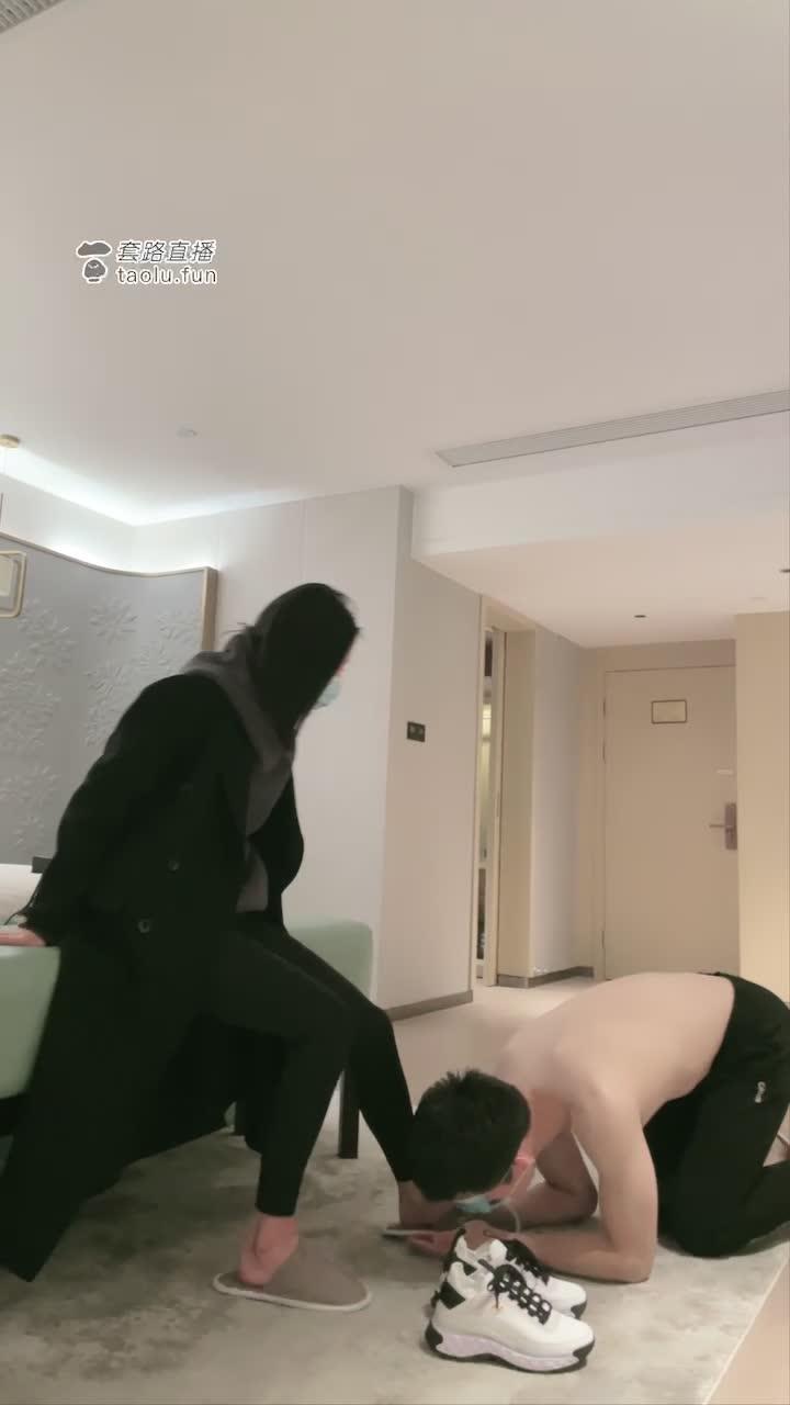 超清版 外面回来发现狗奴居然偷懒