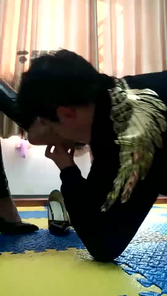 耳光 口水 鞭打 脚喂食 洗脚水