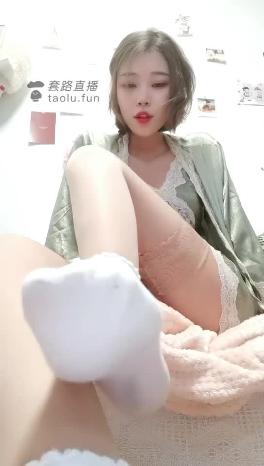 白袜 肉色丝袜脚 新年美味宵夜