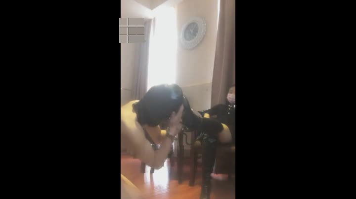 踩踏脚奴 鞭打 耳光