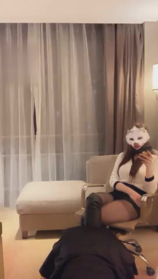 凶狠羞辱炸毛母狗 续集
