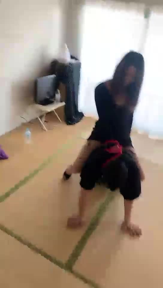 给日本美女美織当马