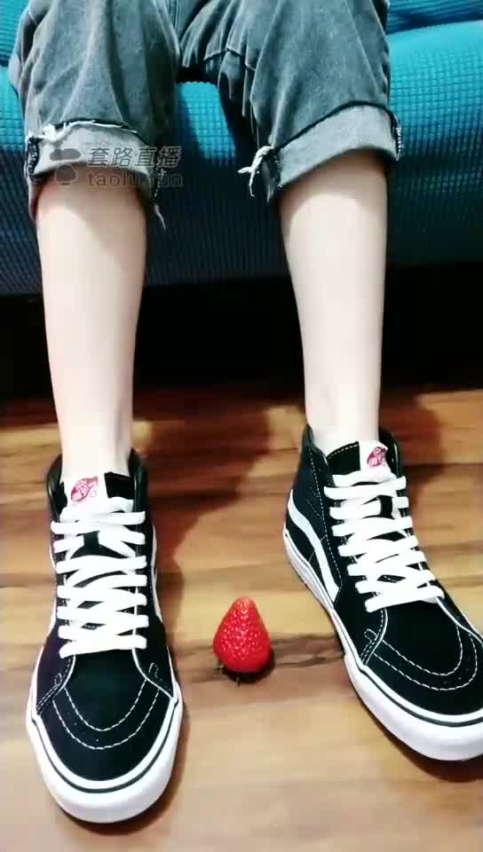 VANS 踩草莓