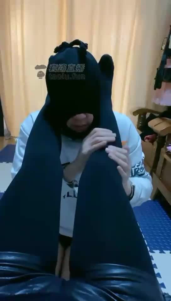 黑丝恋足捏脚