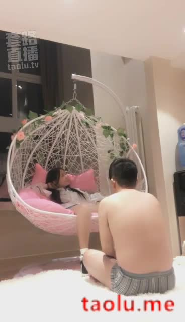 女儿回家看到继父手淫