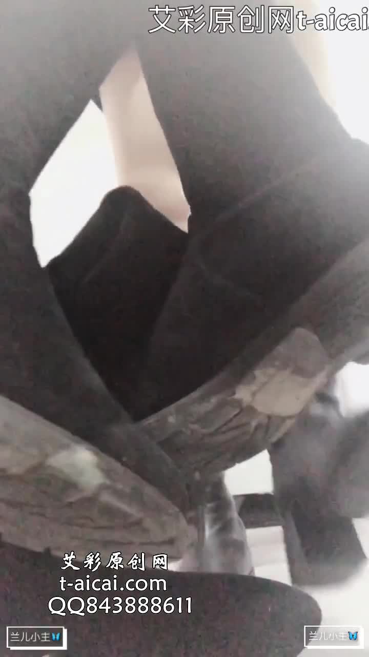 被威胁的舔鞋奴