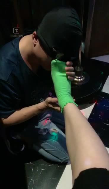 ktv调教恋足羞辱