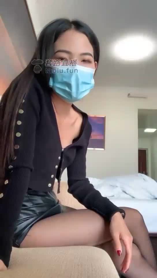 长靴脚下狗