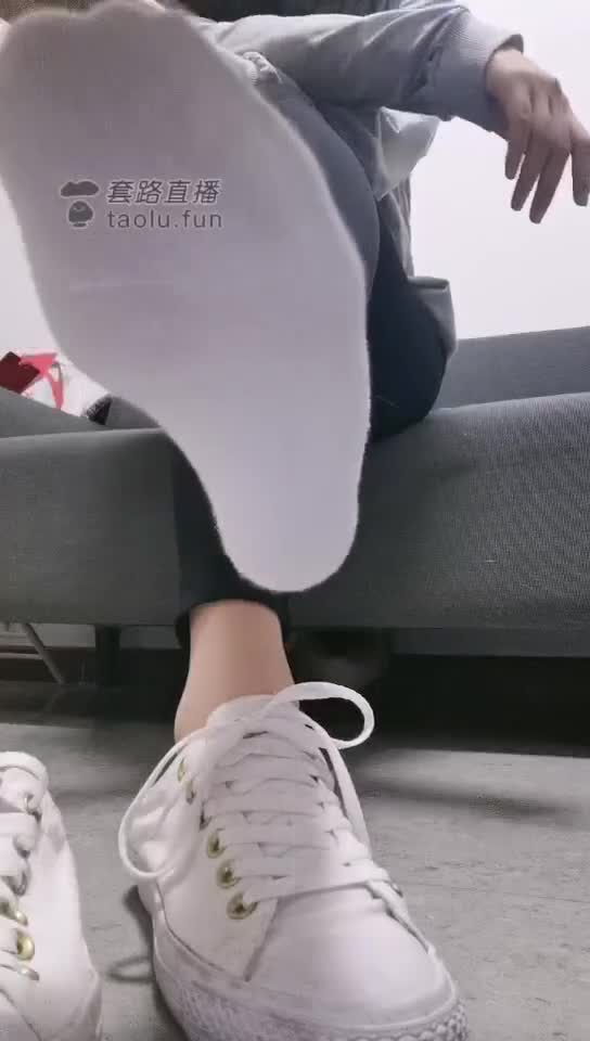 女厕玩同学 上集 榨精 剧情