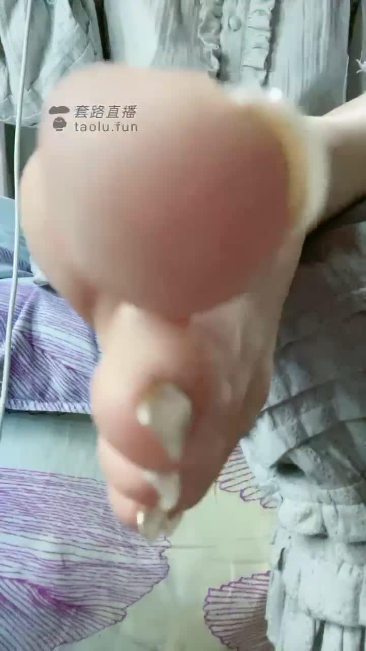 裸足近距离贴屏 敷膜全过程