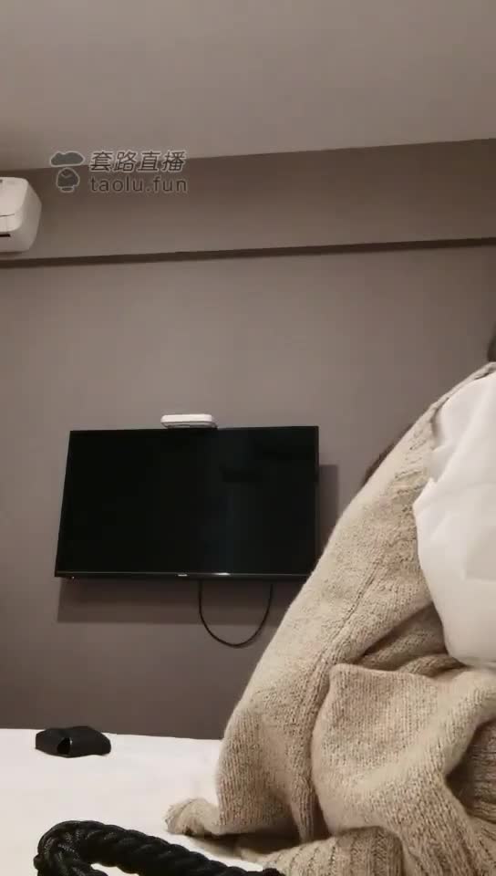 足喂食 脚耳光