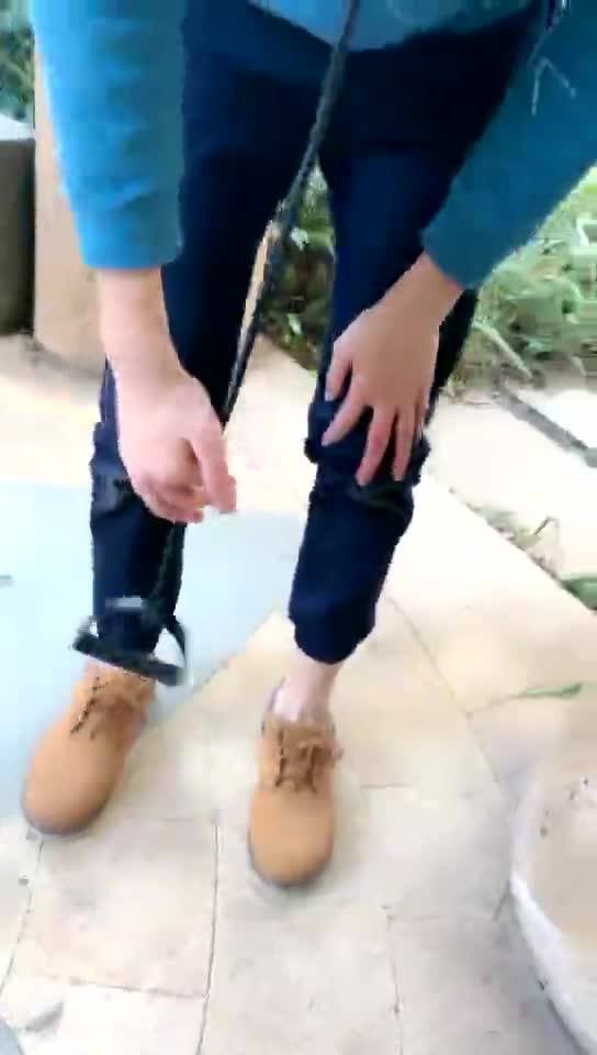户外羞辱调教 周围有人群