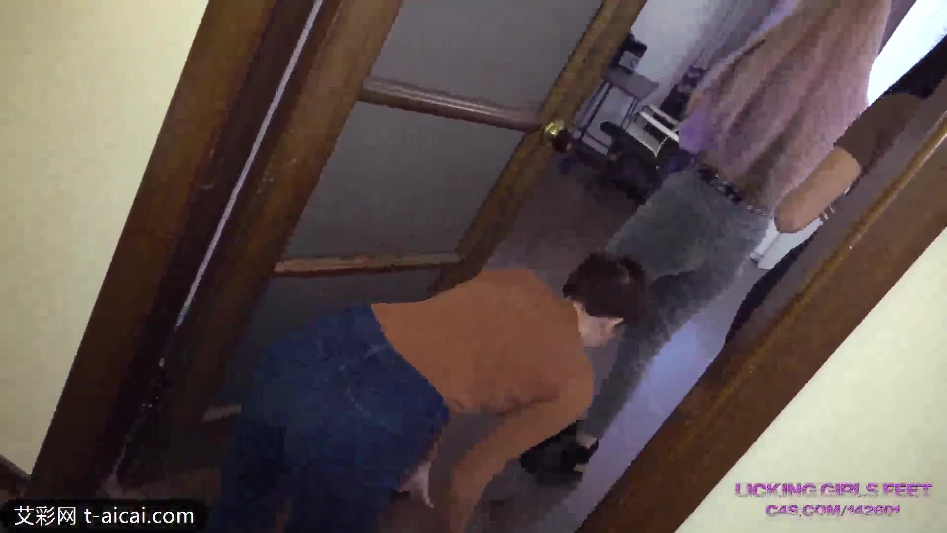 母狗为Nicole和素人美女的棉靴酸臭棉袜脚除臭