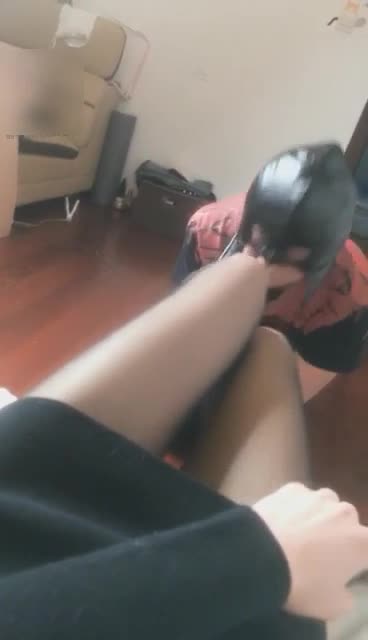 超狠美脚深喉羞辱