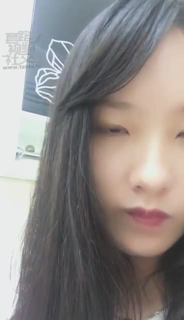 边喂圣水边给主人洗脚