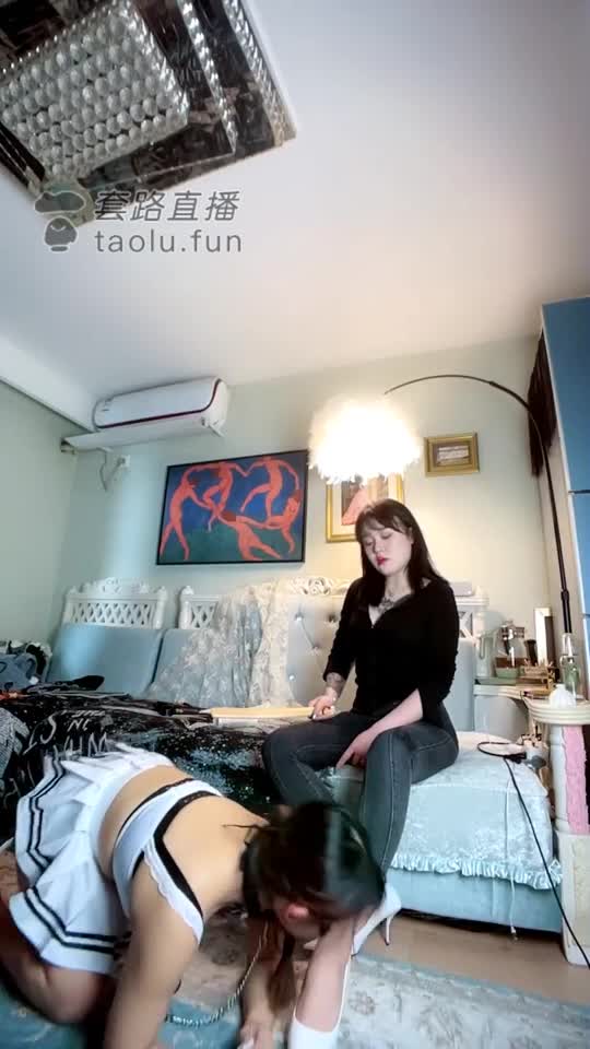 你的老婆在我脚下