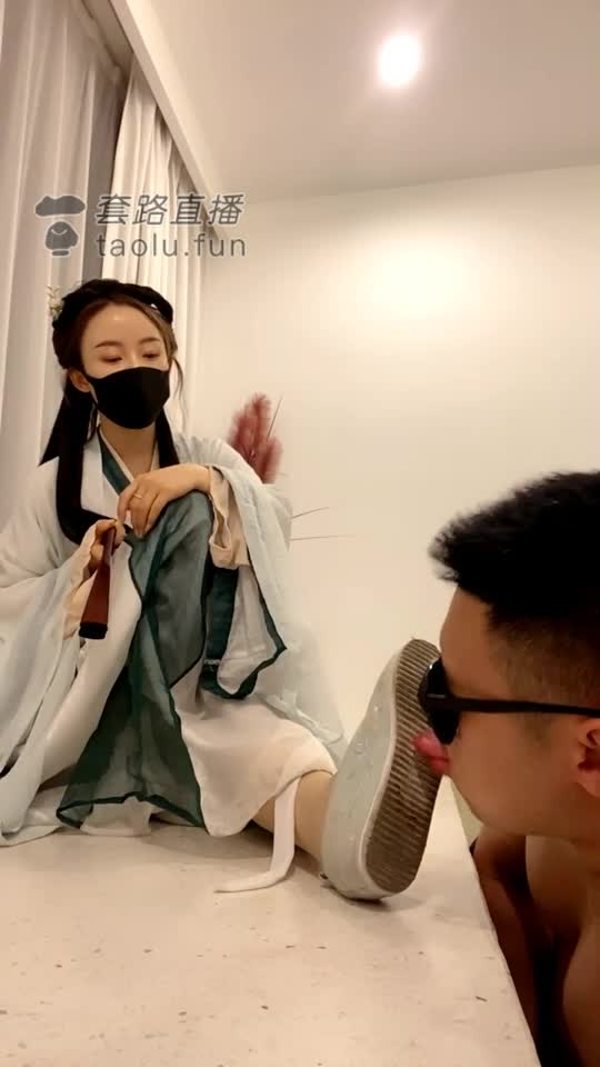 西瓜味道的袜子喂狗