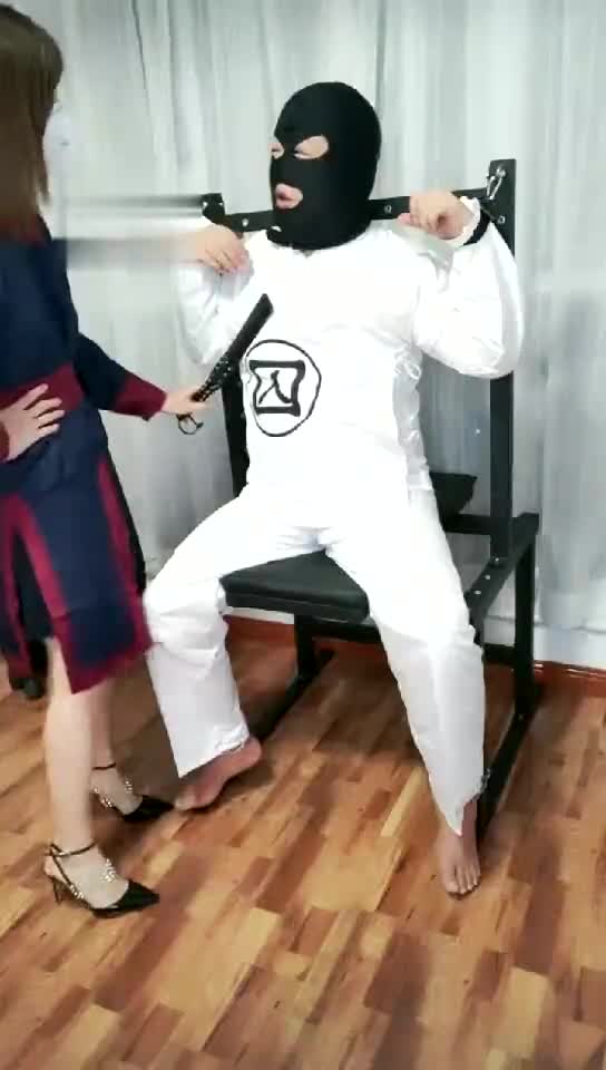 各种刑罚惩罚囚犯
