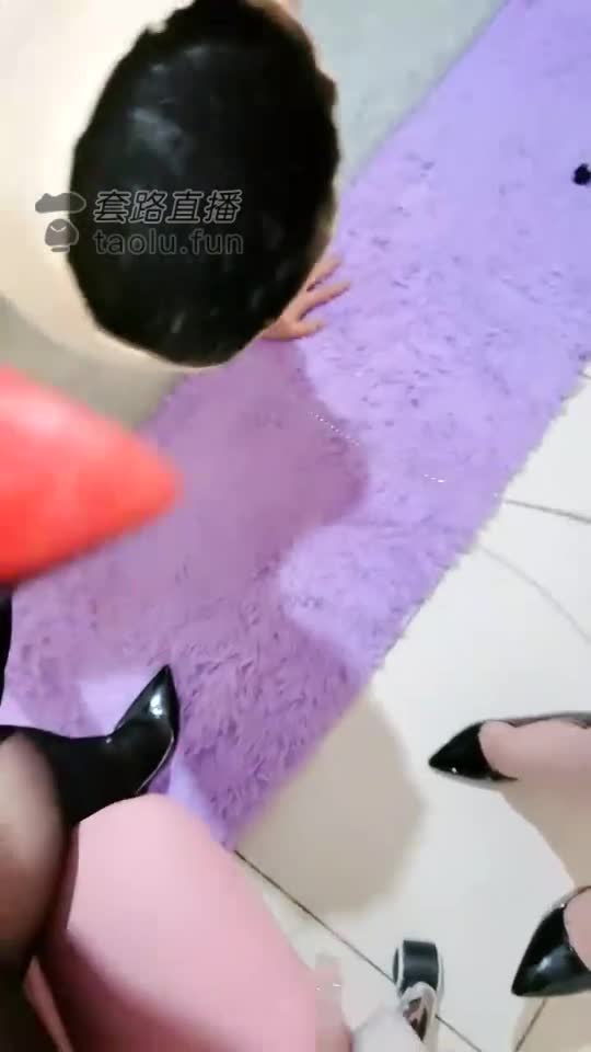 主人教女奴玩狗