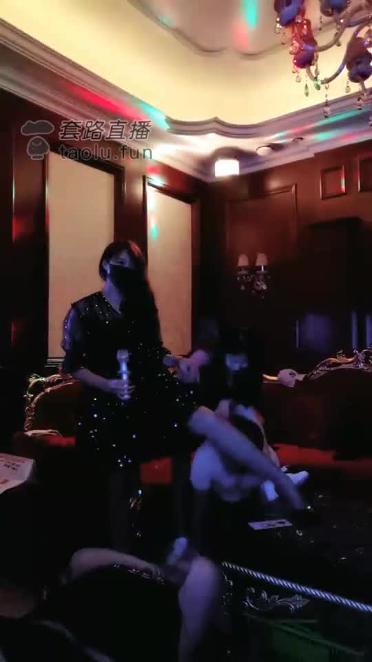 ktv 暴虐 表哥和贱狗抢圣水