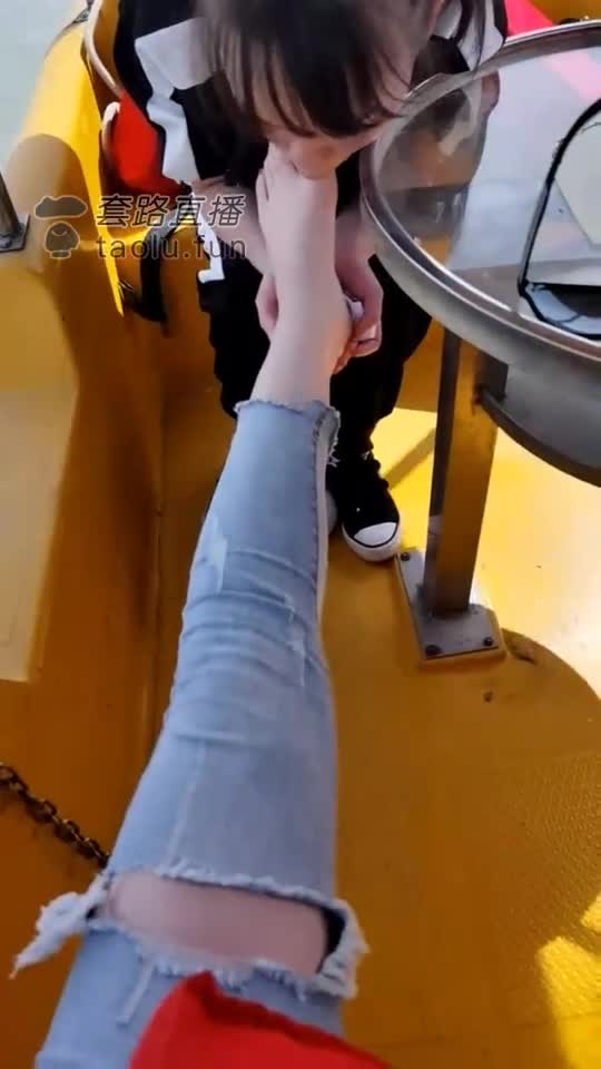 湖上游玩 公母伺候主人圣水