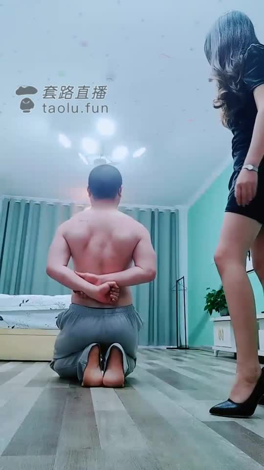 踩踏 鞭挞小贱货