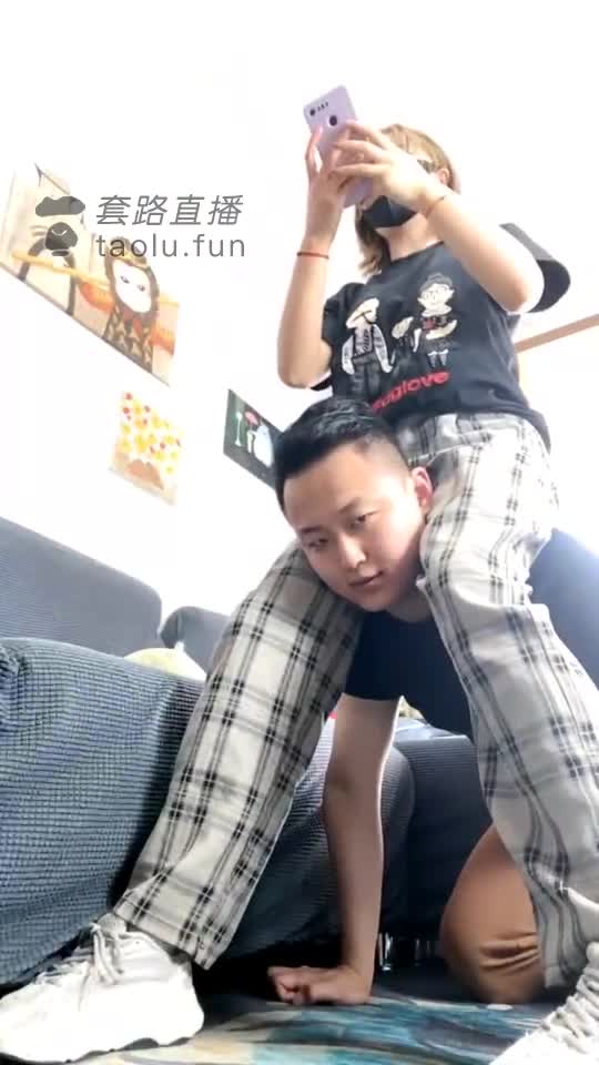 剧情 傻儿子逃跑被辣妈惩罚