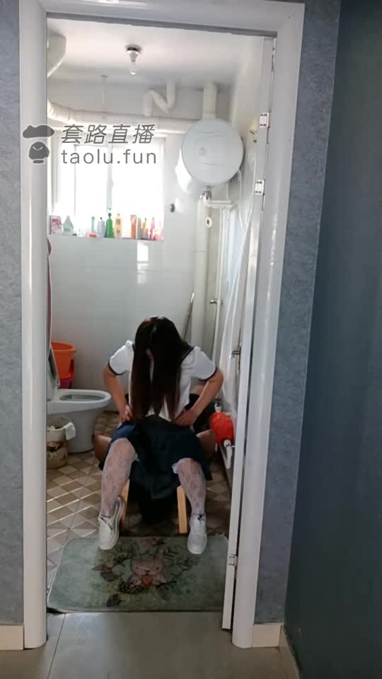 爬进来和家奴一起和圣水