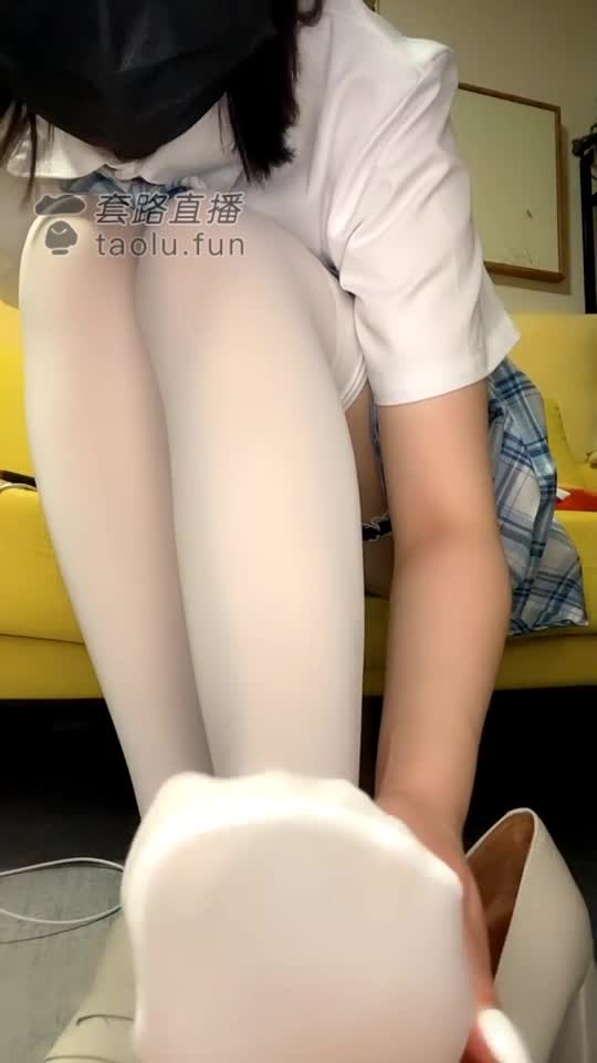 JK小学妹 把男生收在胯下做