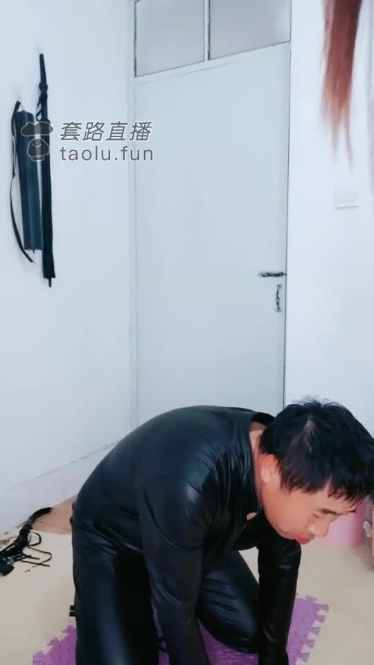 扇死这个老骚货