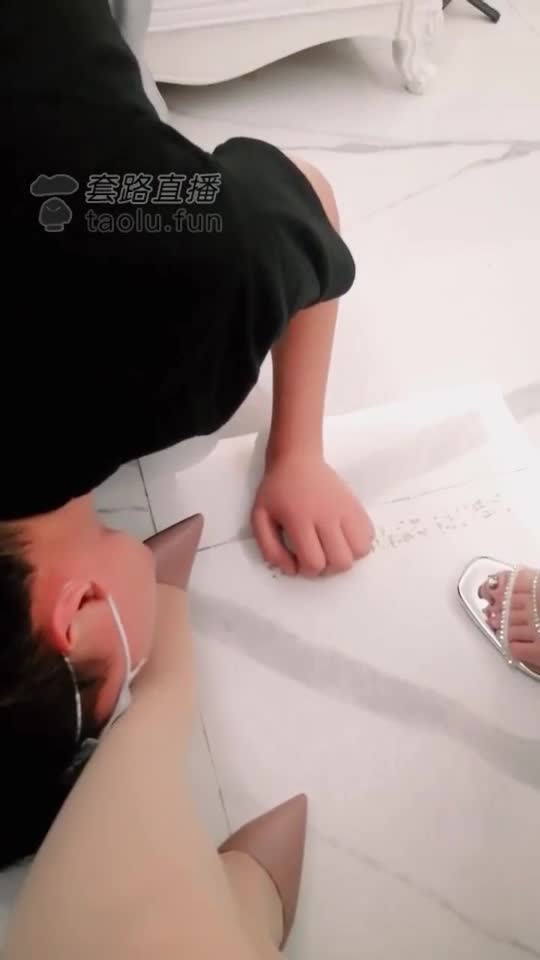 和女奴一起玩奴下奴