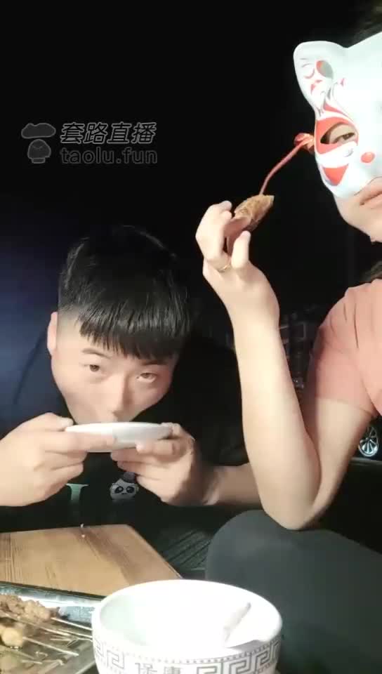 午夜场户外吃咀嚼物