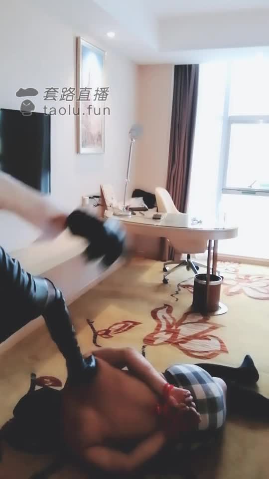 长靴 暴力踢裆 摩擦狗头