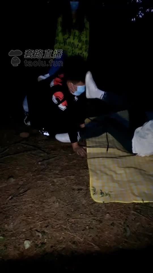 双女王户外调教