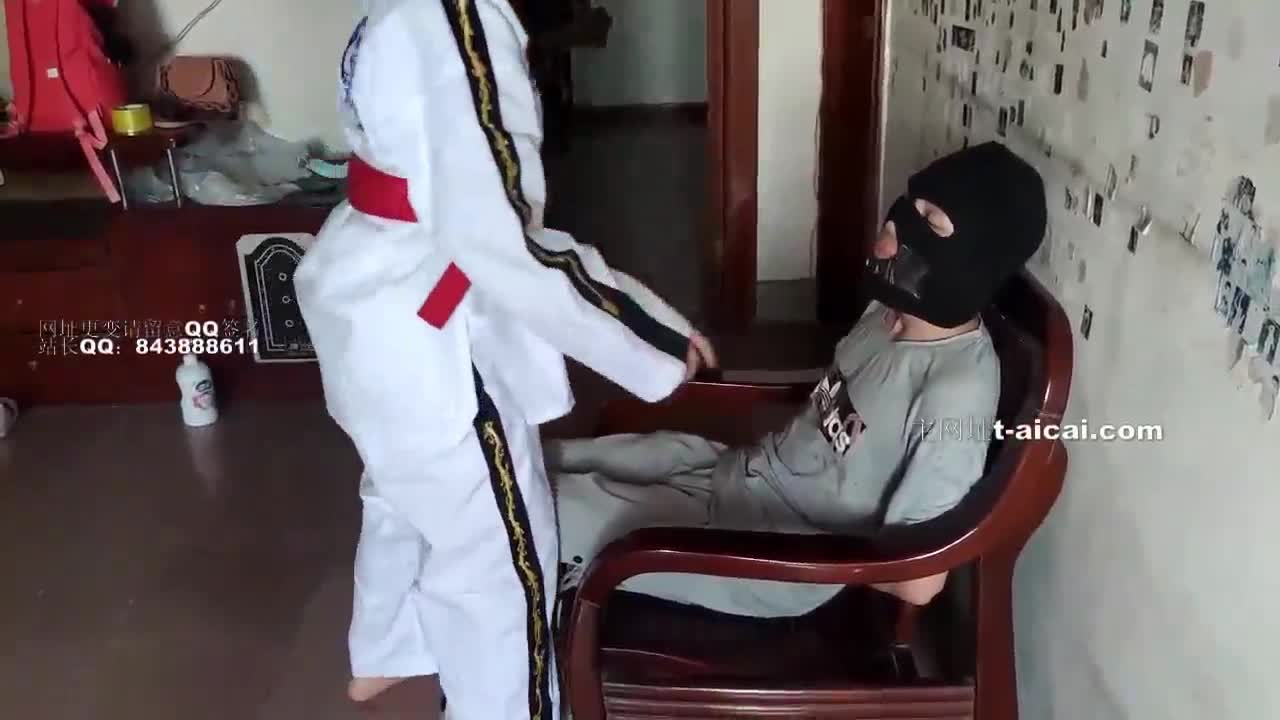 柔道白袜 逼学弟闻训练后的脚