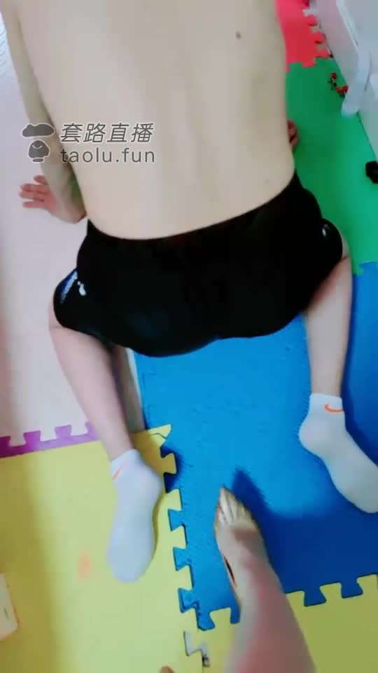 柳丁鞋艹嘴 踢档狠虐