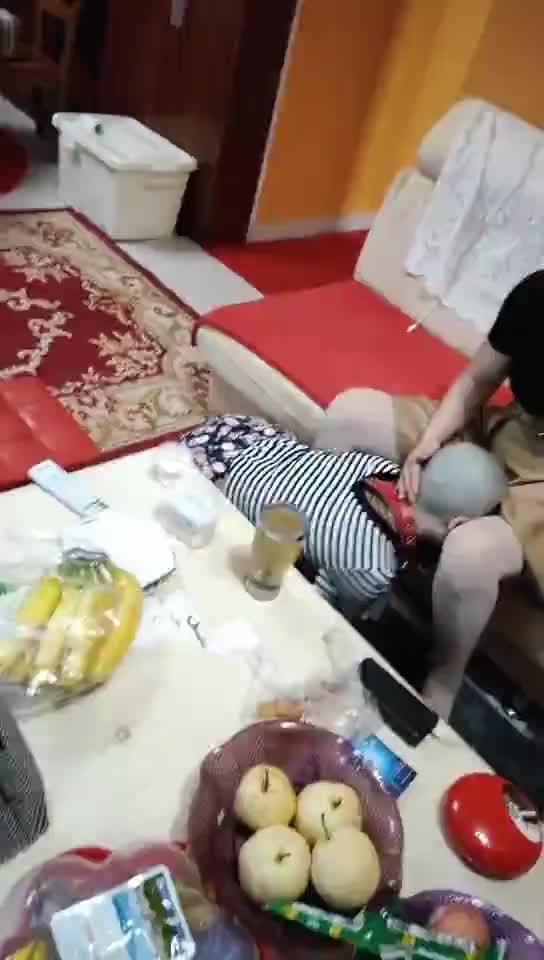 偷懒被抓的小母狗