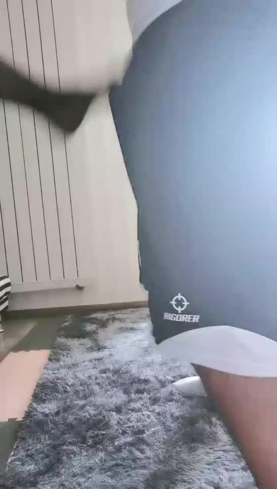 黑丝踢裆