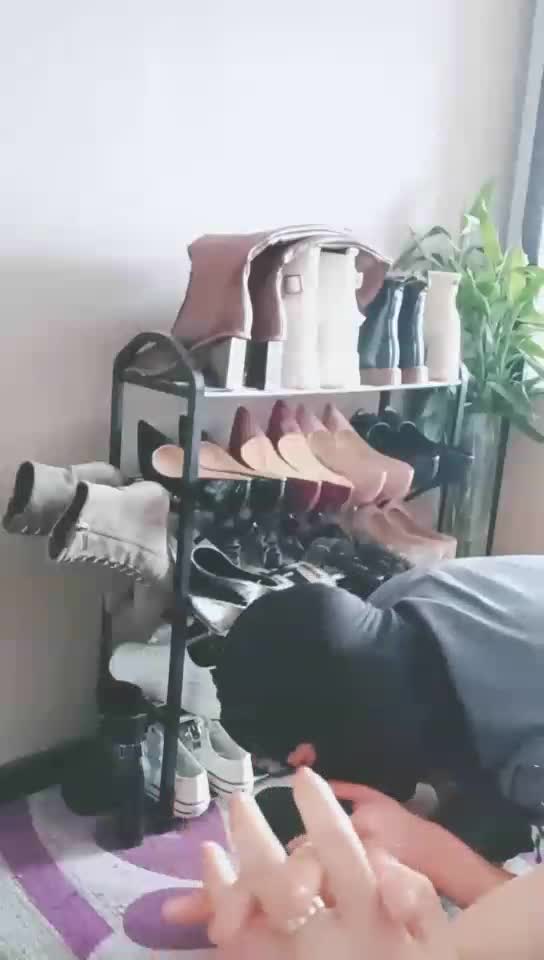 家奴清理各种鞋子