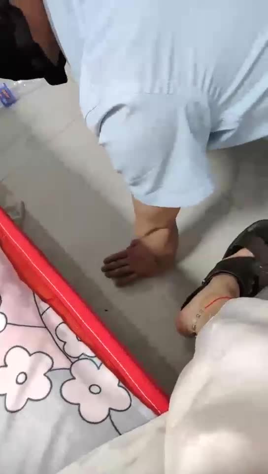 圣水泡面包 舔鞋底 口水