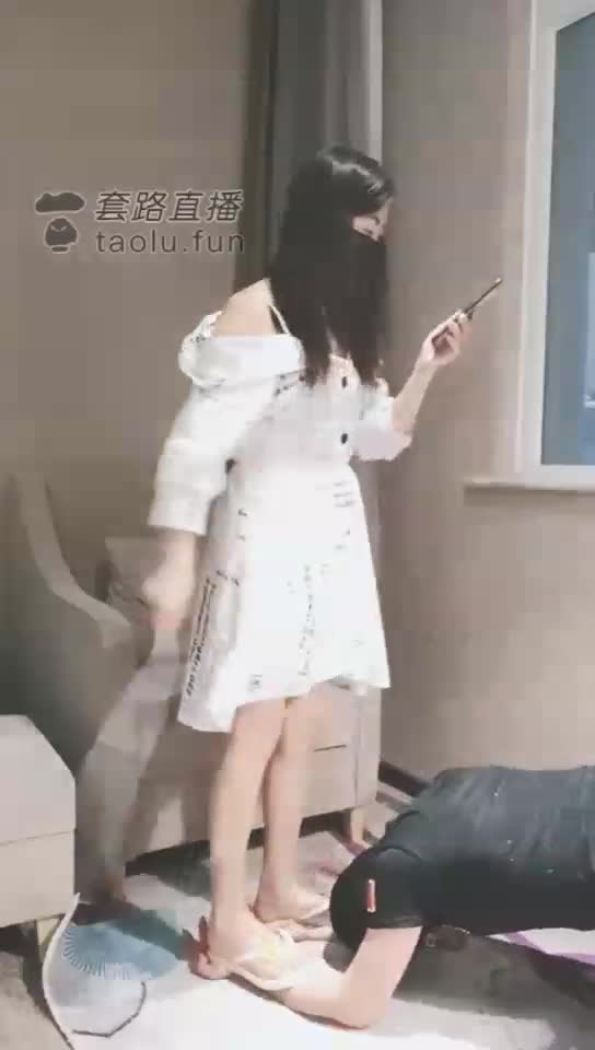 圣水 舔脚